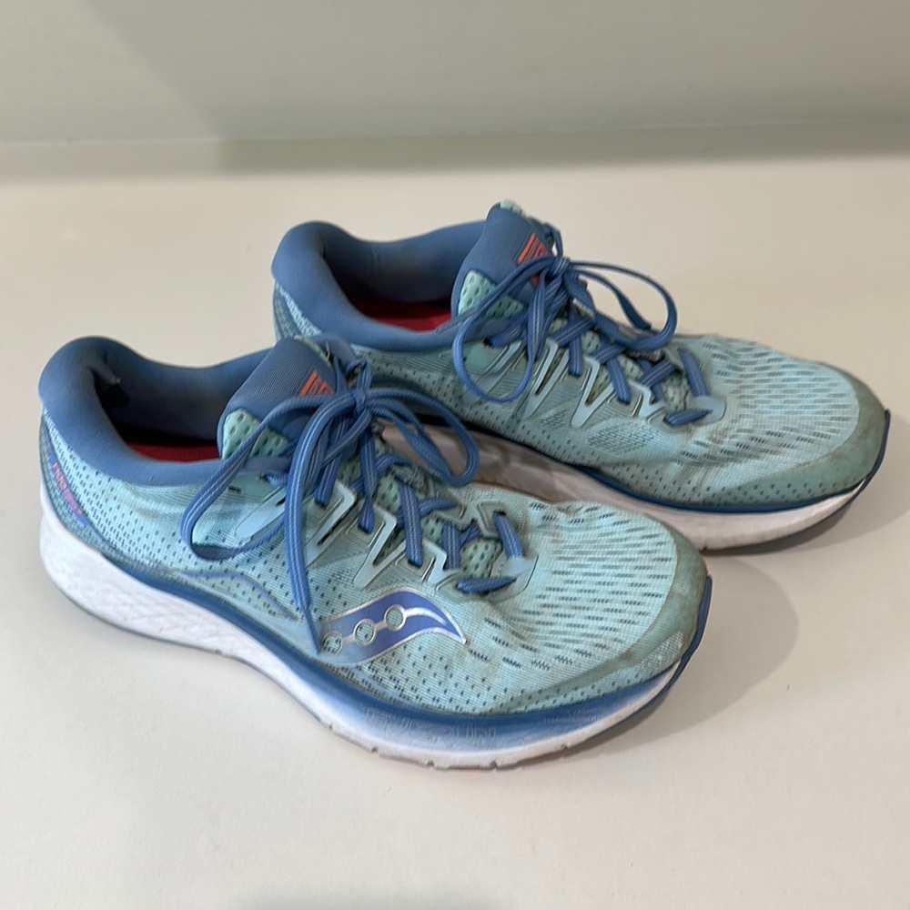 Women’s saucony ISO running shoe